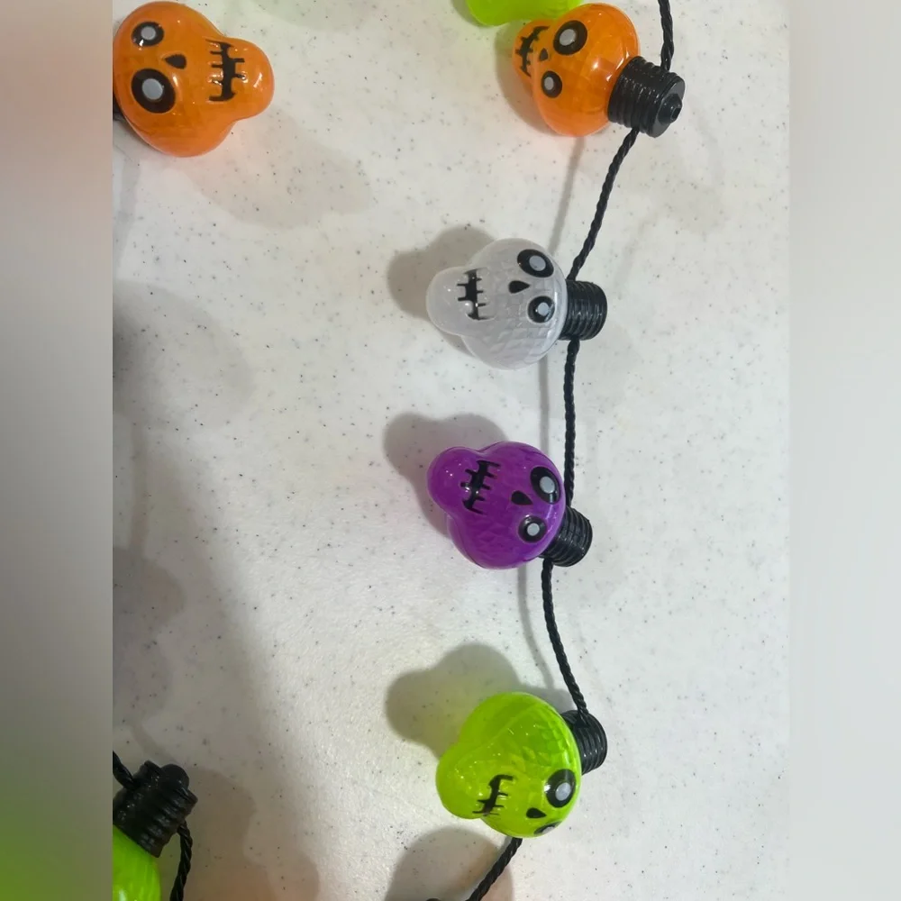 Light Up Skull Halloween Necklace